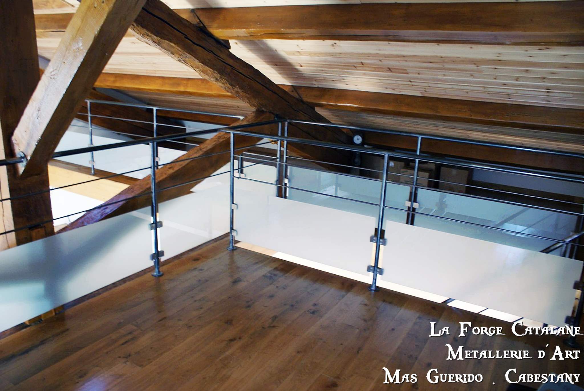 Garde corps pince verre inox vitrage opalescent lisses horizontales forge catalane (2).jpg